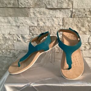 Vionic Terra Women's Adjustable Toe-Post Orthotic Sandals